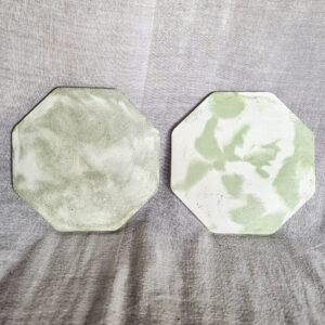 Set di due sottobicchieri verde e bianco